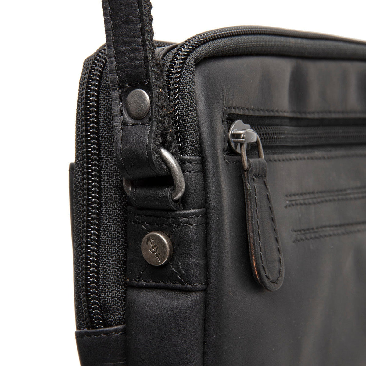 
내부 라이닝 뷰 Showing Dedicated Padded Laptop Sleeve & Multi-Compartment Organization