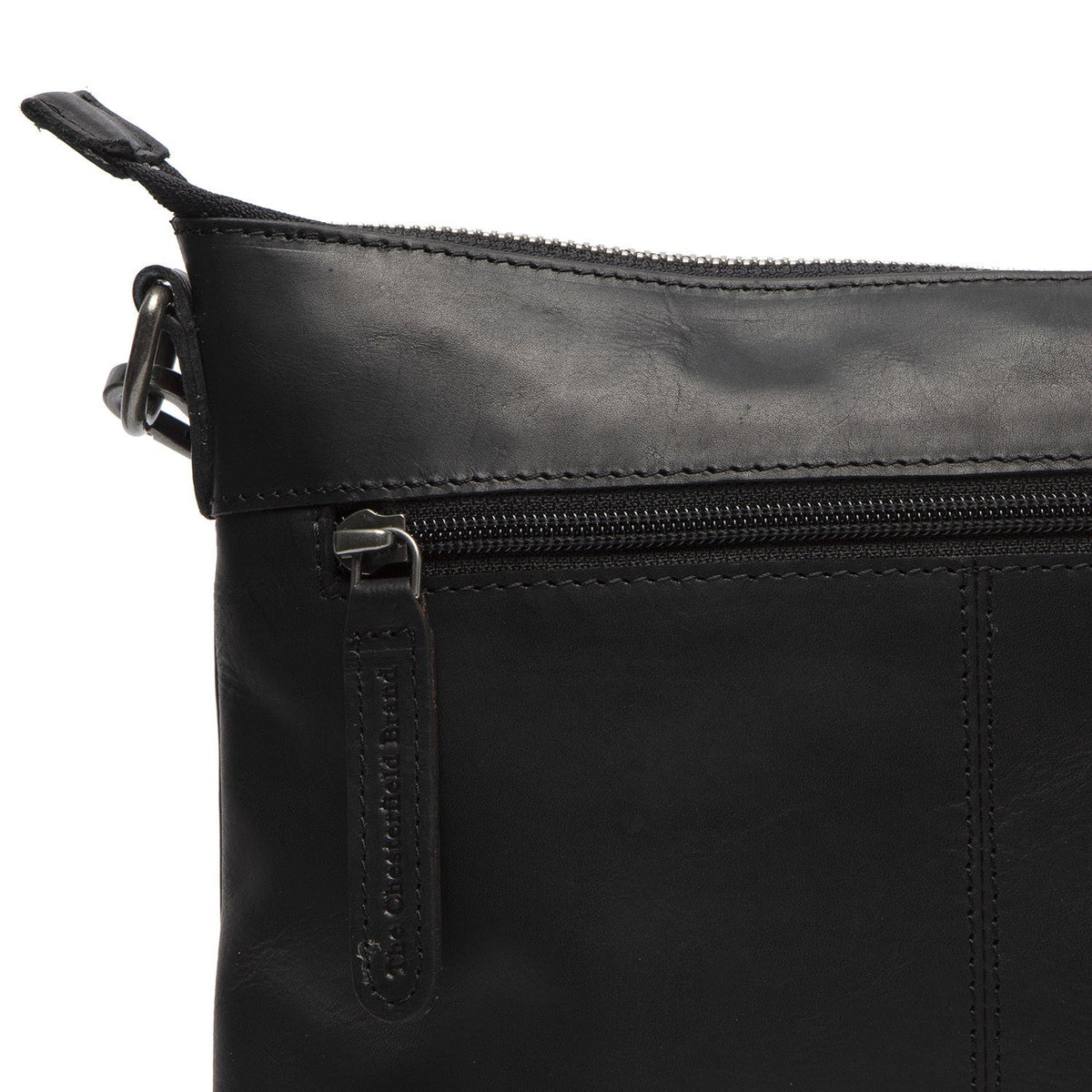 
Solid Antique Brass Hardware & Heavy-Duty Dual Zipper Detail on Faro 가죽 크로스백