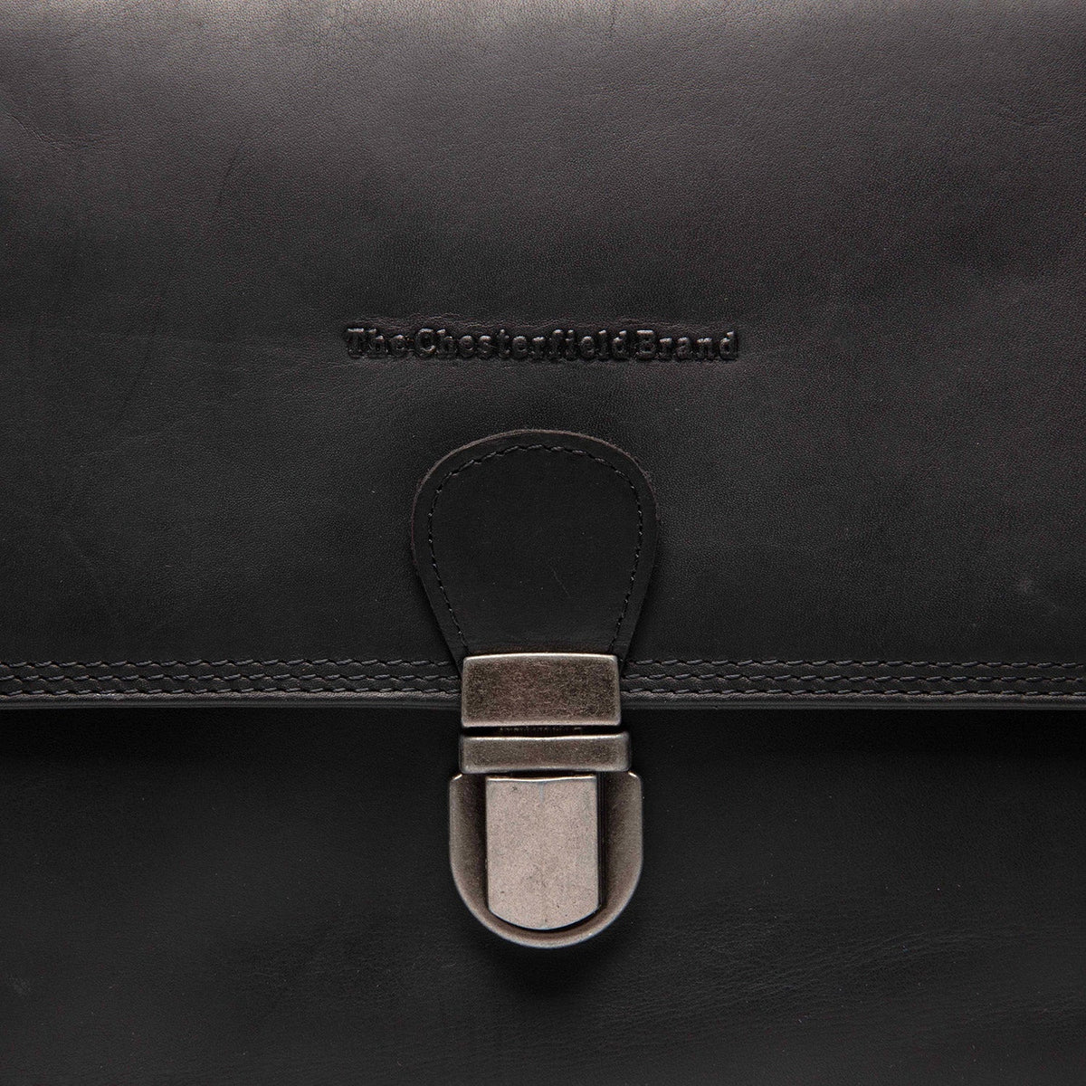 
Classic 100% Full-Grain leather Bag - 보강된 가죽 스트랩과 정교한 스티칭이 돋보이는 후면 뷰
