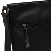 
내부 라이닝 뷰 Showing Dedicated Padded Laptop Sleeve & Multi-Compartment Organization