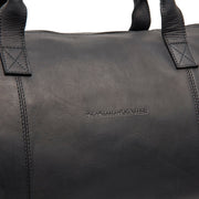Close-Up Detail of Classic Collar &amp; Heavy-Duty Zipper Hardware on Leather Garment Bag Finlay 여성용