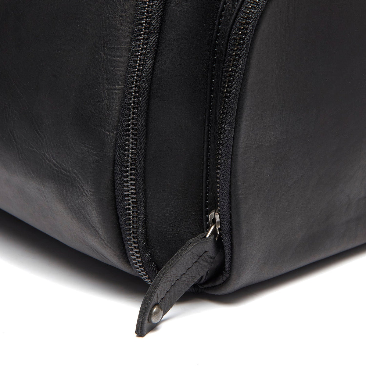 Leather Garment Bag Finlay 여성용 - Lateral Side Profile View Showing Sleeve Cut &amp; Athletic Taper Fit