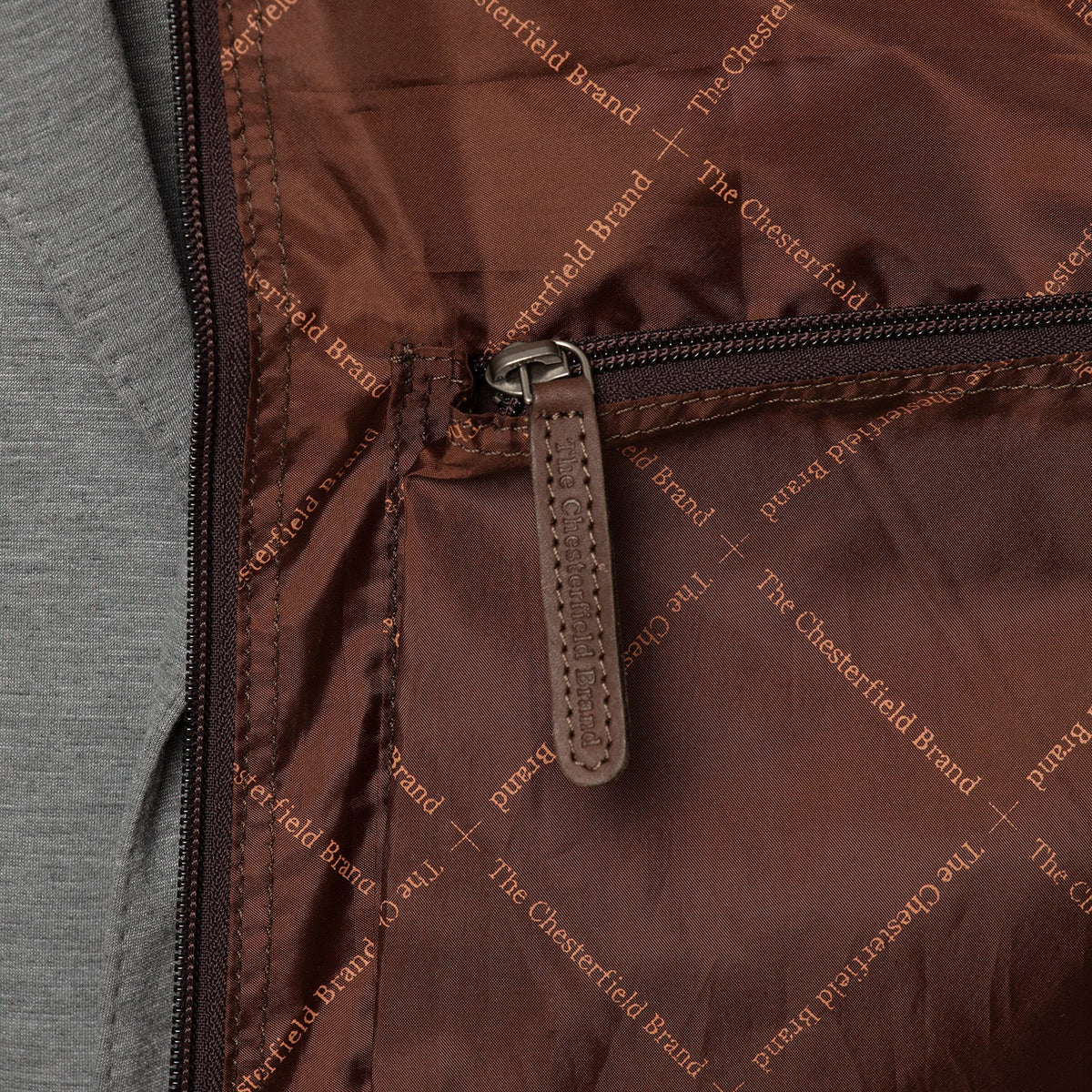 Styled Fit Perspective of Leather Garment Bag Josh 여성용 on Model - Natural Daylight Drape