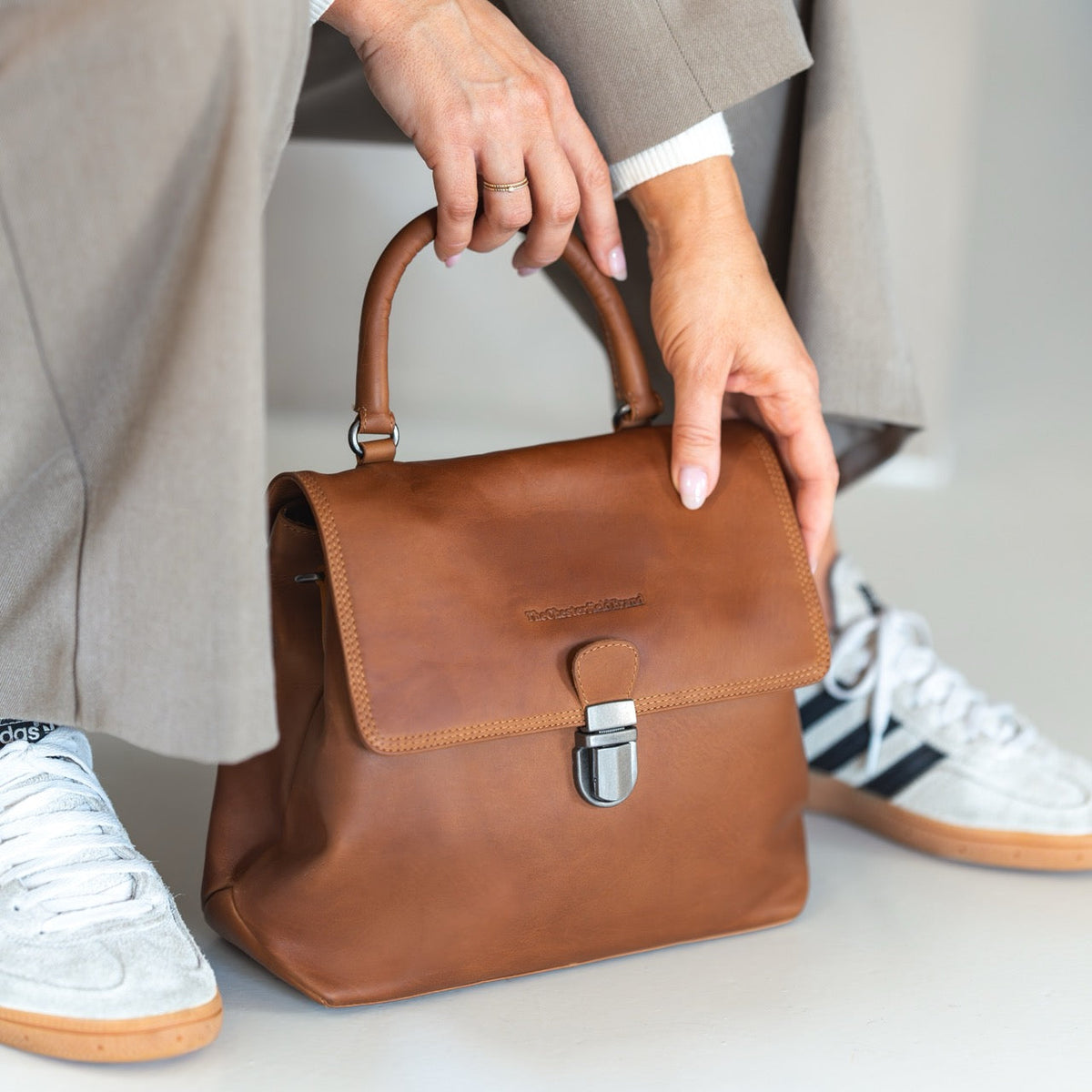 Styled Fit Perspective of Angera Full-Grain Leather Handbag 여성용 on Model - Natural Daylight Drape