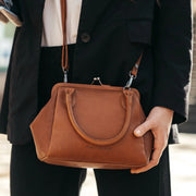 Tailored Rib Cuffs &amp; Hem Craftsmanship Construction Detail on Chili Full-Grain Leather Handbag 여성용
