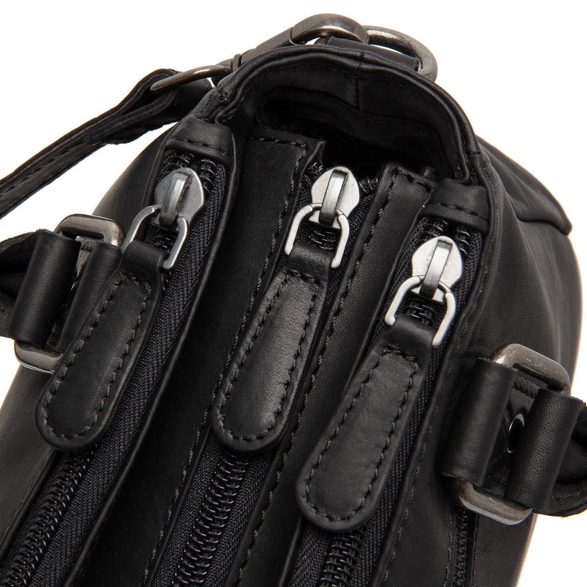Fenja Full-Grain Leather Handbag 여성용 - Lateral Side Profile View Showing Sleeve Cut &amp; Athletic Taper Fit