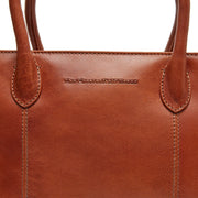 Styled Fit Perspective of Pergamino Full-Grain Leather Handbag 여성용 on Model - Natural Daylight Drape