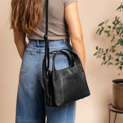 Salina Full-Grain Leather Handbag 여성용 - Lateral Side Profile View Showing Sleeve Cut &amp; Athletic Taper Fit