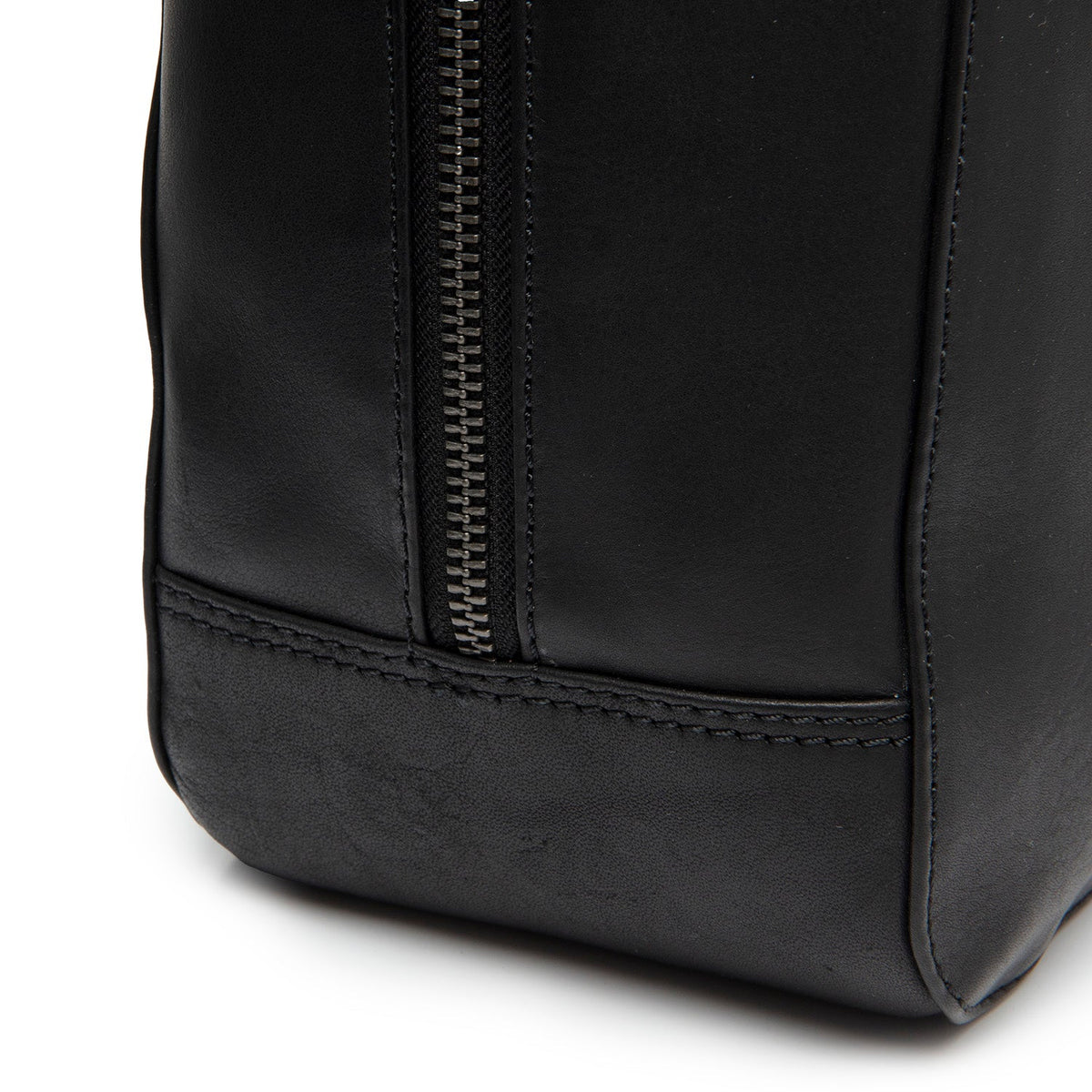 Solvin Full-Grain Leather Handbag 여성용 - Lateral Side Profile View Showing Sleeve Cut &amp; Athletic Taper Fit
