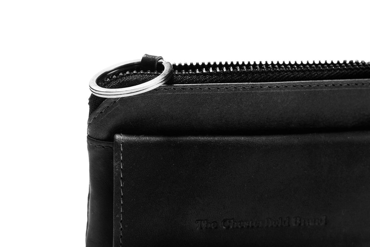 Oliver Full-Grain Leather Key Case 여성용 - Lateral Side Profile View Showing Sleeve Cut &amp; Athletic Taper Fit