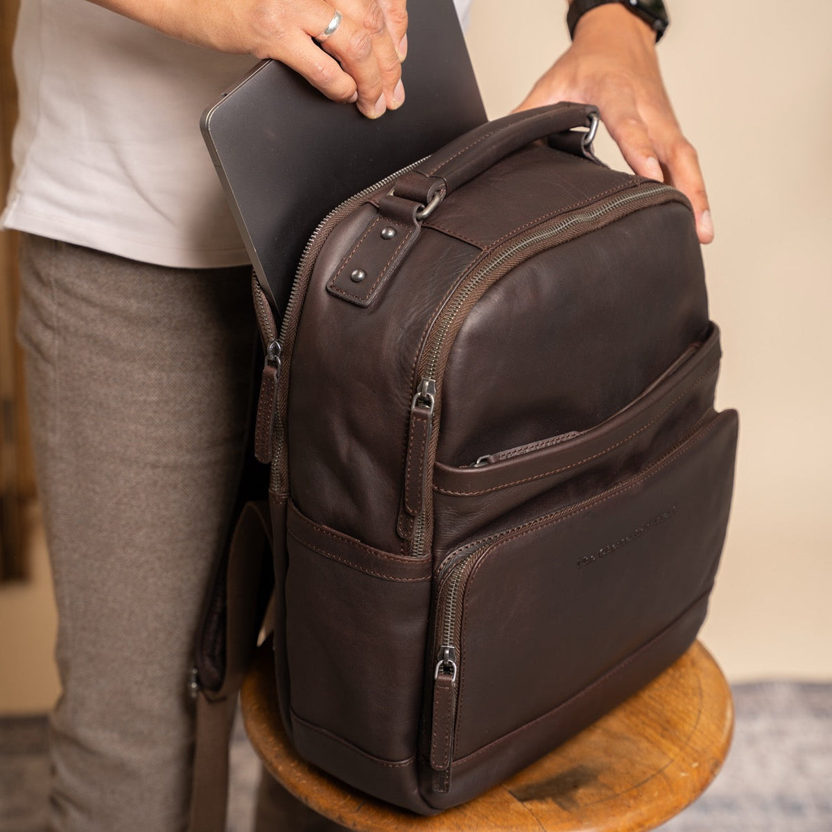 Austin Full-Grain Leather Laptop Backpack 여성용 – alternate product view 3
