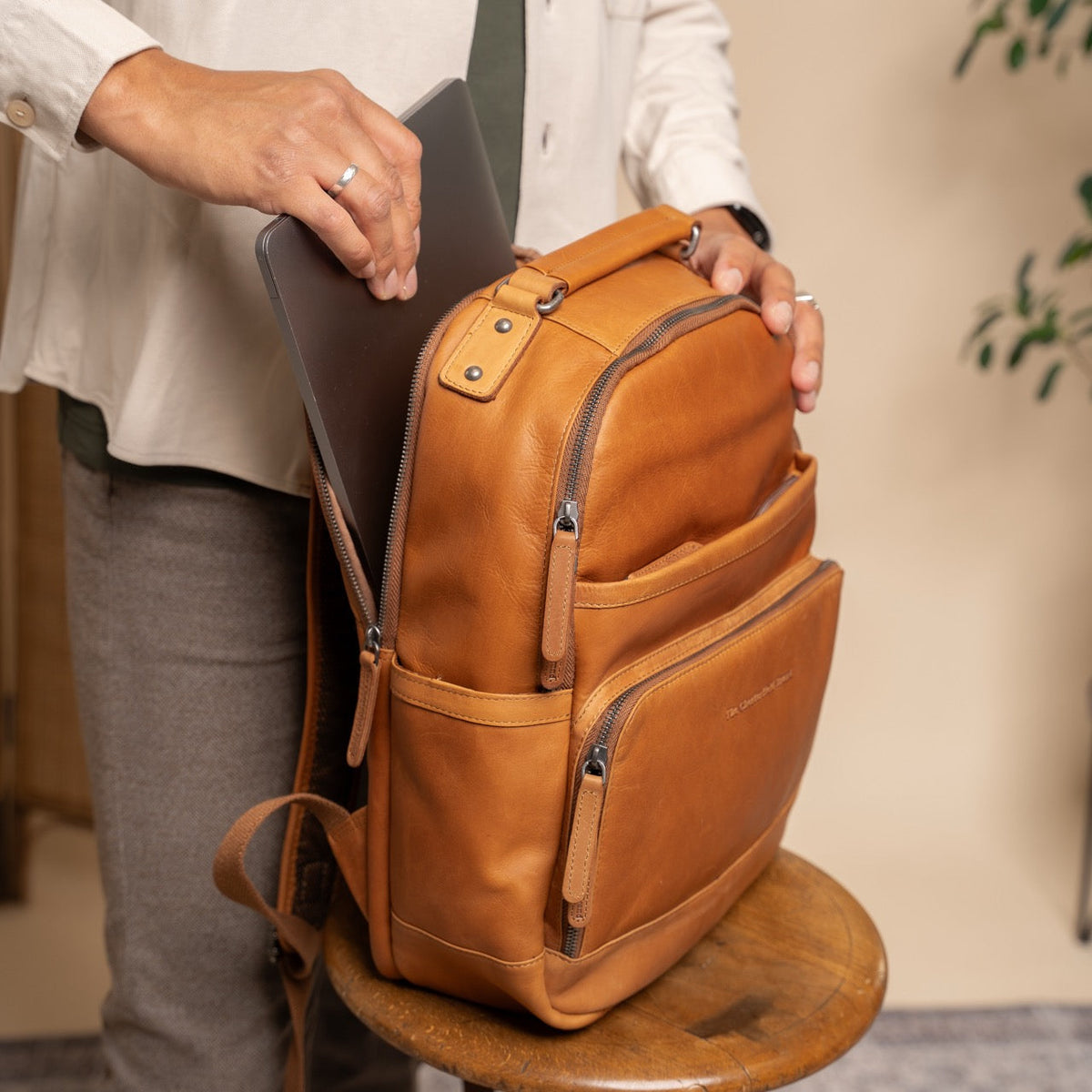 Austin Full-Grain Leather Laptop Backpack 여성용 – alternate product view 3