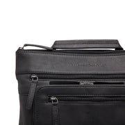 
Classic 100% Full-Grain leather Backpack - 보강된 가죽 스트랩과 정교한 스티칭이 돋보이는 후면 뷰
