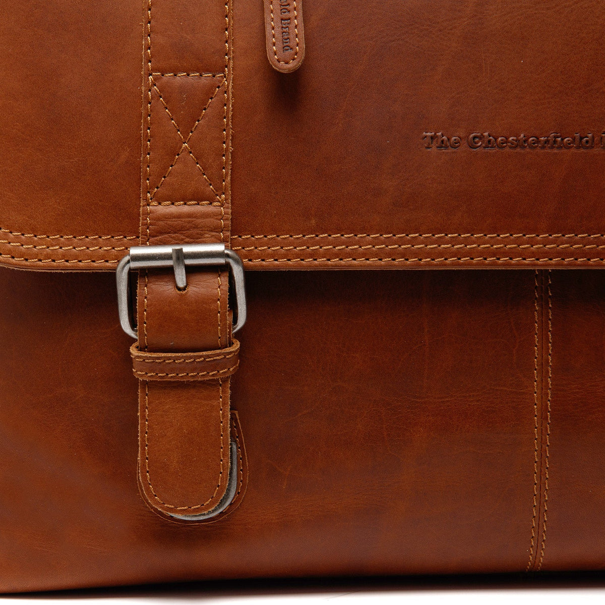 Solid Antique Brass Hardware &amp; Heavy-Duty Dual Zipper Detail on Imperia Full-Grain Leather Laptop Bag 남성용