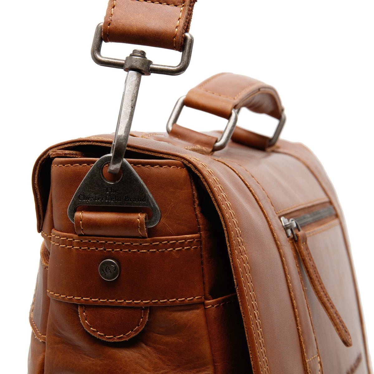 내부 라이닝 뷰 Showing Dedicated Padded Laptop Sleeve & Multi-Compartment Organization