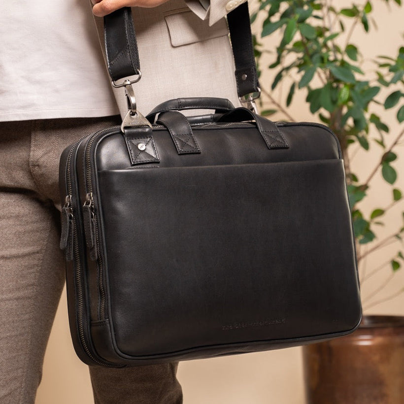 Iseo Full-Grain Leather Laptop Bag 남성용