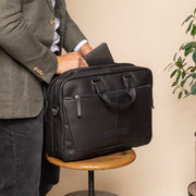 Seth Full-Grain Leather Laptop Bag 남성용 - Structured Side Profile Showing Gusset Depth &amp; Expansion Capacity