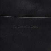 
클로즈업 상세 of Classic Collar & Heavy-Duty Zipper Hardware on Alesund 풀그레인 천연 가죽 Phone Bag