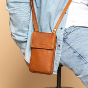 
Langley 풀그레인 천연 가죽 Phone Bag – alternate product view 2