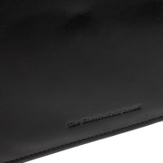 Close-Up Detail of Classic Collar &amp; Heavy-Duty Zipper Hardware on Leather Portfolio Moreton 여성용