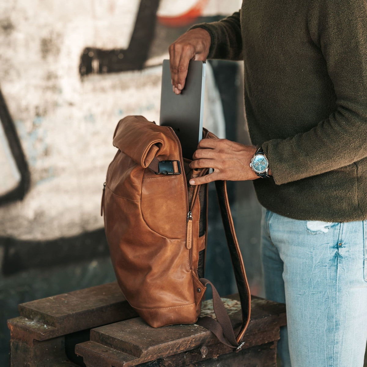 Liverpool Full-Grain Leather Roll-top Backpack 여성용 – alternate product view 3