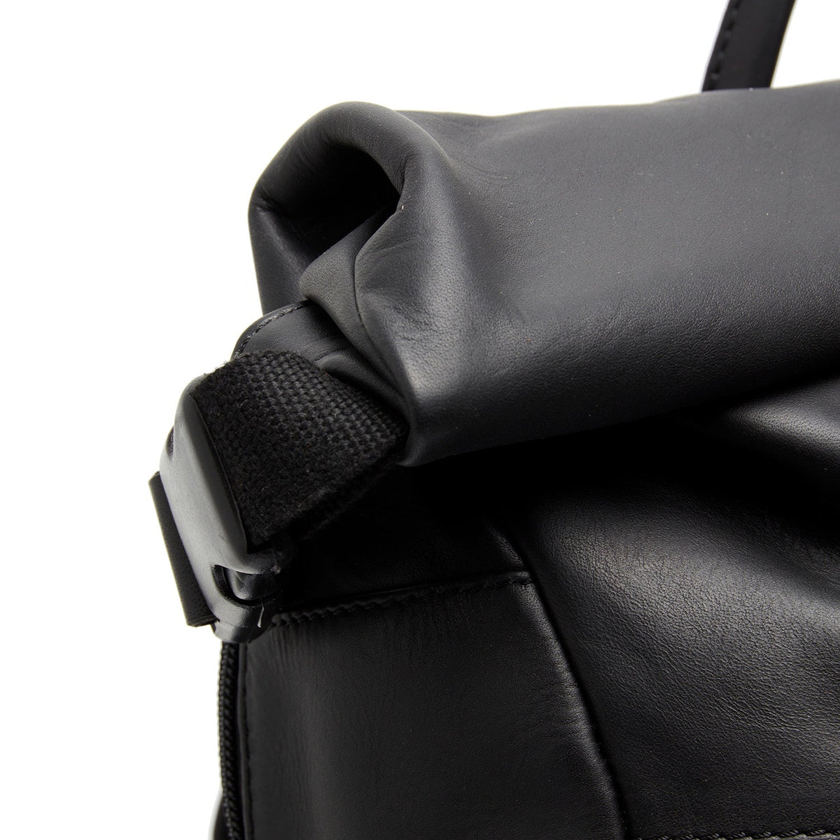 Mazara Full-Grain Leather Roll-top Backpack 여성용 - Structured Side Profile Showing Gusset Depth &amp; Expansion Capacity