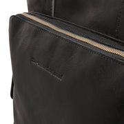 
Solid Antique Brass Hardware & Heavy-Duty Dual Zipper Detail on Alicante 풀그레인 천연 가죽 Shopper 여성용
