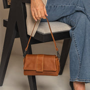 Clifden Full-Grain Leather Shoulder Bag 여성용 – alternate product view 2