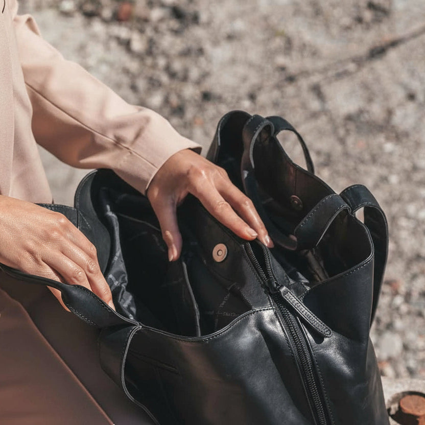 Gail Full-Grain Leather Shoulder Bag 여성용 - Structured Side Profile Showing Gusset Depth &amp; Expansion Capacity