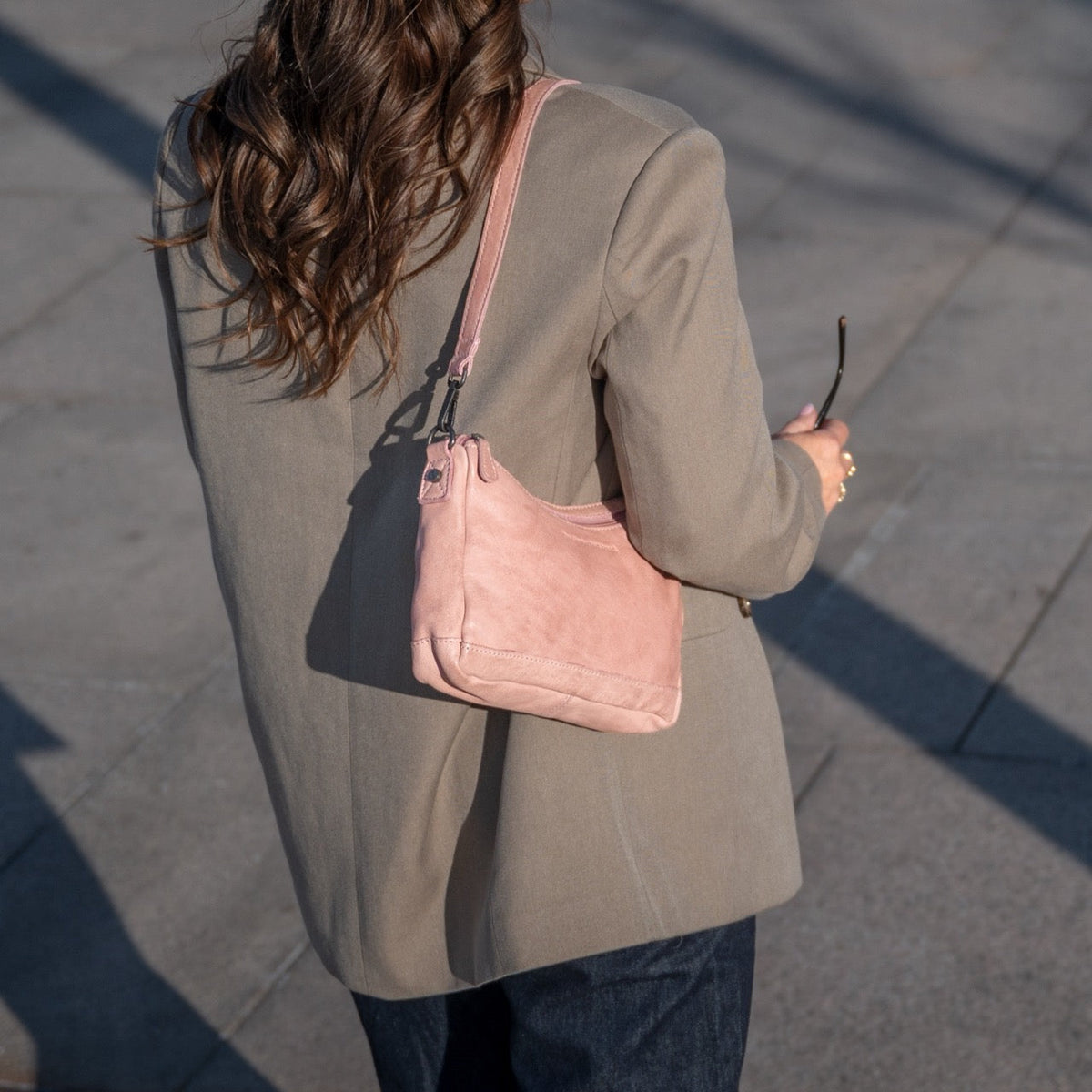 Irving Full-Grain Leather Shoulder Bag 여성용 – alternate product view 3