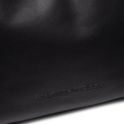 
내부 라이닝 뷰 Showing Dedicated Padded Laptop Sleeve & Multi-Compartment Organization