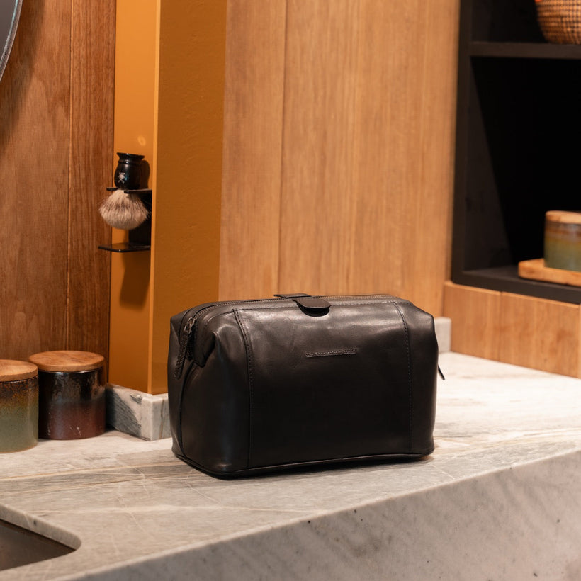 Biassa Full-Grain Leather Toiletry Bag 여성용