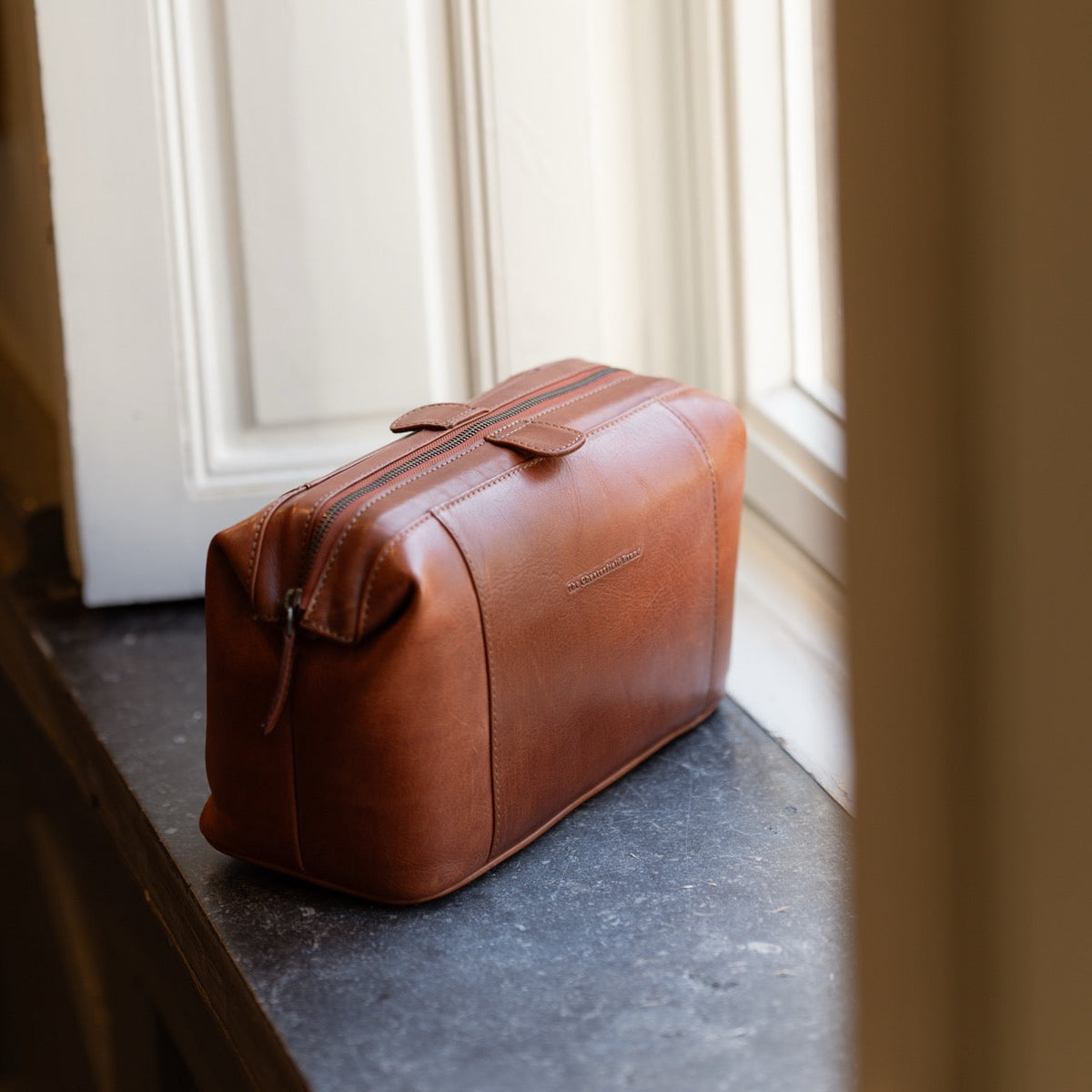 Biassa Full-Grain Leather Toiletry Bag 여성용 – alternate product view 2