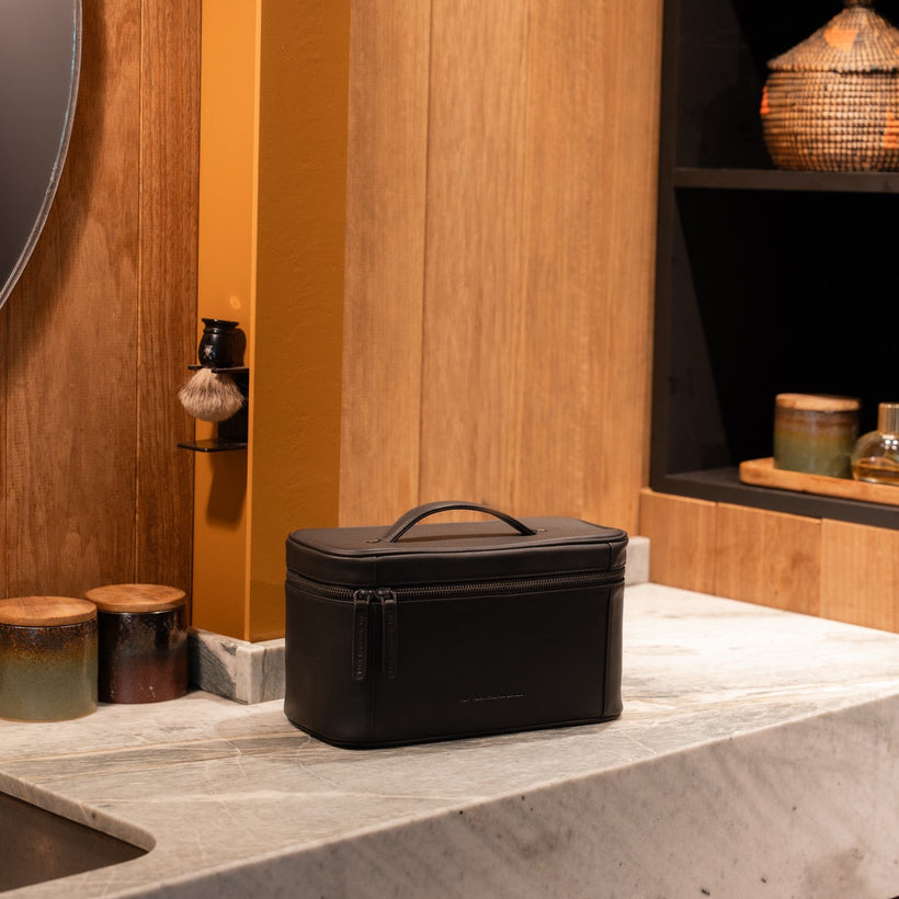 Limone Full-Grain Leather Toiletry Bag 여성용