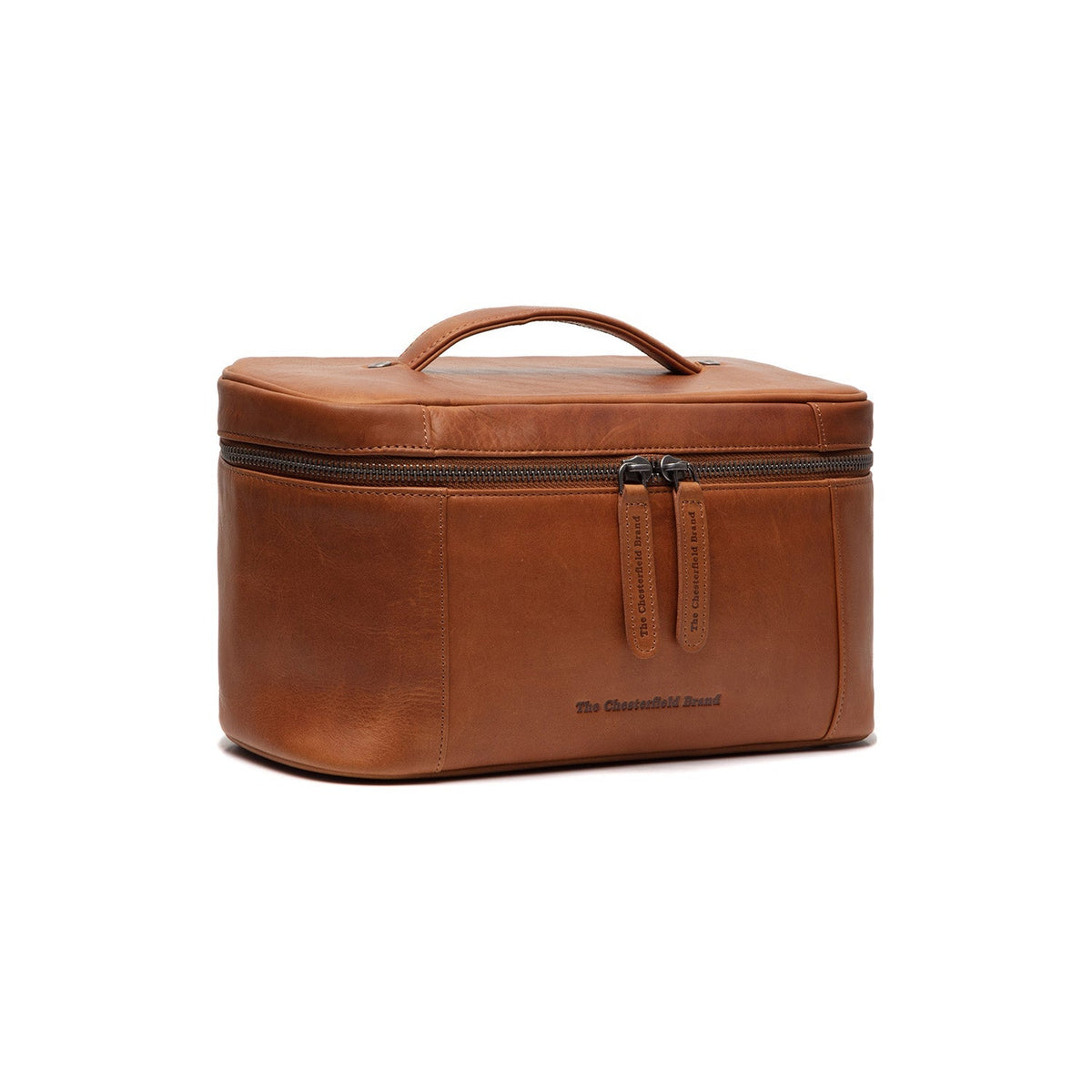 Styled Fit Perspective of Limone Full-Grain Leather Toiletry Bag 여성용 on Model - Natural Daylight Drape