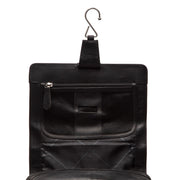 Close-Up Detail of Classic Collar &amp; Heavy-Duty Zipper Hardware on Rosario Full-Grain Leather Toiletry Bag 여성용