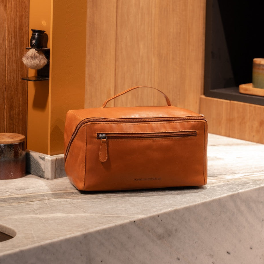 Trevia Full-Grain Leather Toiletry Bag 여성용 – alternate product view 2