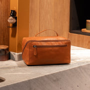 Trevia Full-Grain Leather Toiletry Bag 여성용 – alternate product view 2