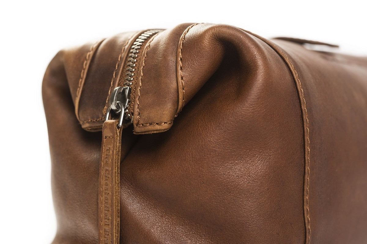 
Cognac Leather Toiletry Bag Vince, detail view 4