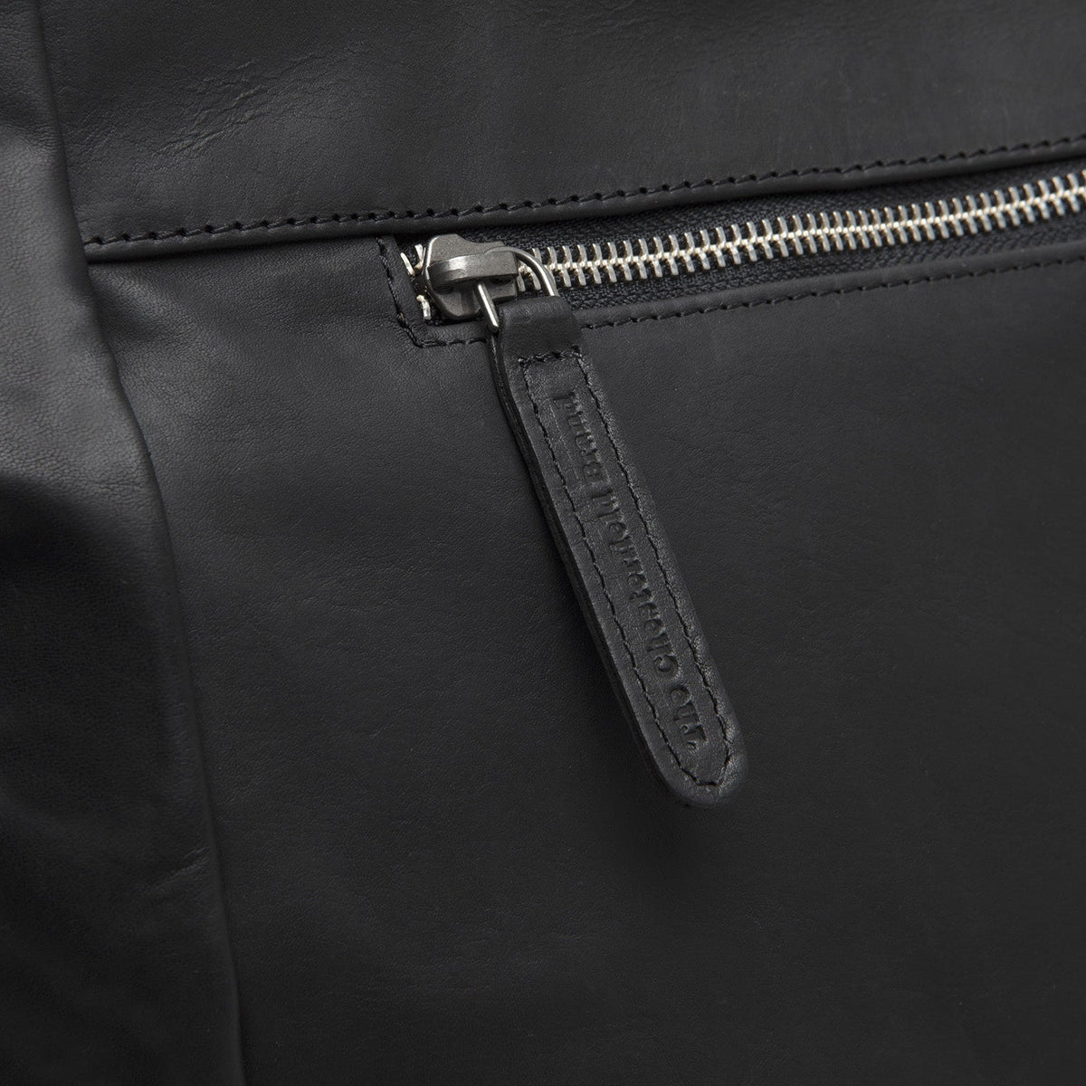 Solid Antique Brass Hardware &amp; Heavy-Duty Dual Zipper Detail on Berlin Full-Grain Leather Tote Bag 여성용