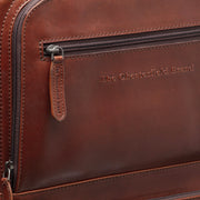 Close-Up Detail of Classic Collar &amp; Heavy-Duty Zipper Hardware on Leather Trolley San Marino 여성용