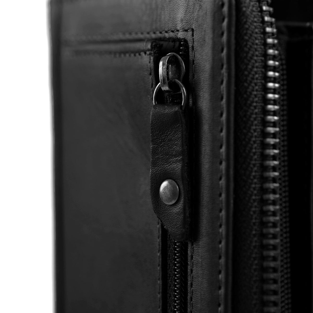 Solid Antique Brass Hardware &amp; Heavy-Duty Dual Zipper Detail on Nova Full-Grain Leather Wallet 여성용