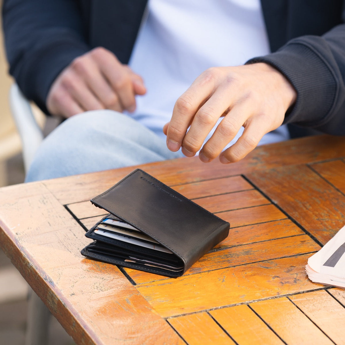 Ralph Full-Grain Leather Wallet 남성용 - Structured Side Profile Showing Gusset Depth &amp; Expansion Capacity