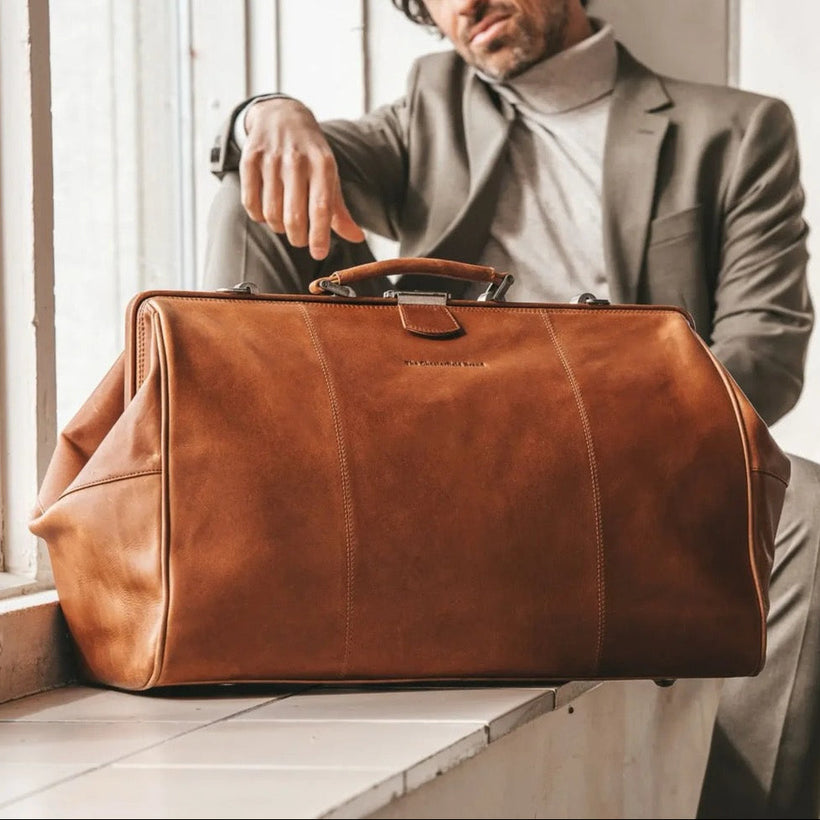 Corfu Full-Grain Leather Weekender Bag 여성용