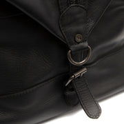 
Solid Antique Brass Hardware & Heavy-Duty Dual Zipper Detail on Portsmouth II 가죽 위켄더 여행 가방