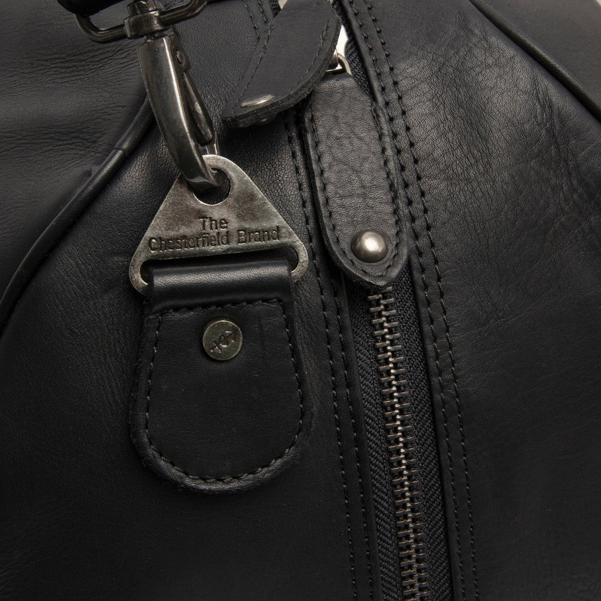 Solid Antique Brass Hardware &amp; Heavy-Duty Dual Zipper Detail on Rivaro Full-Grain Leather Weekender Bag 여성용