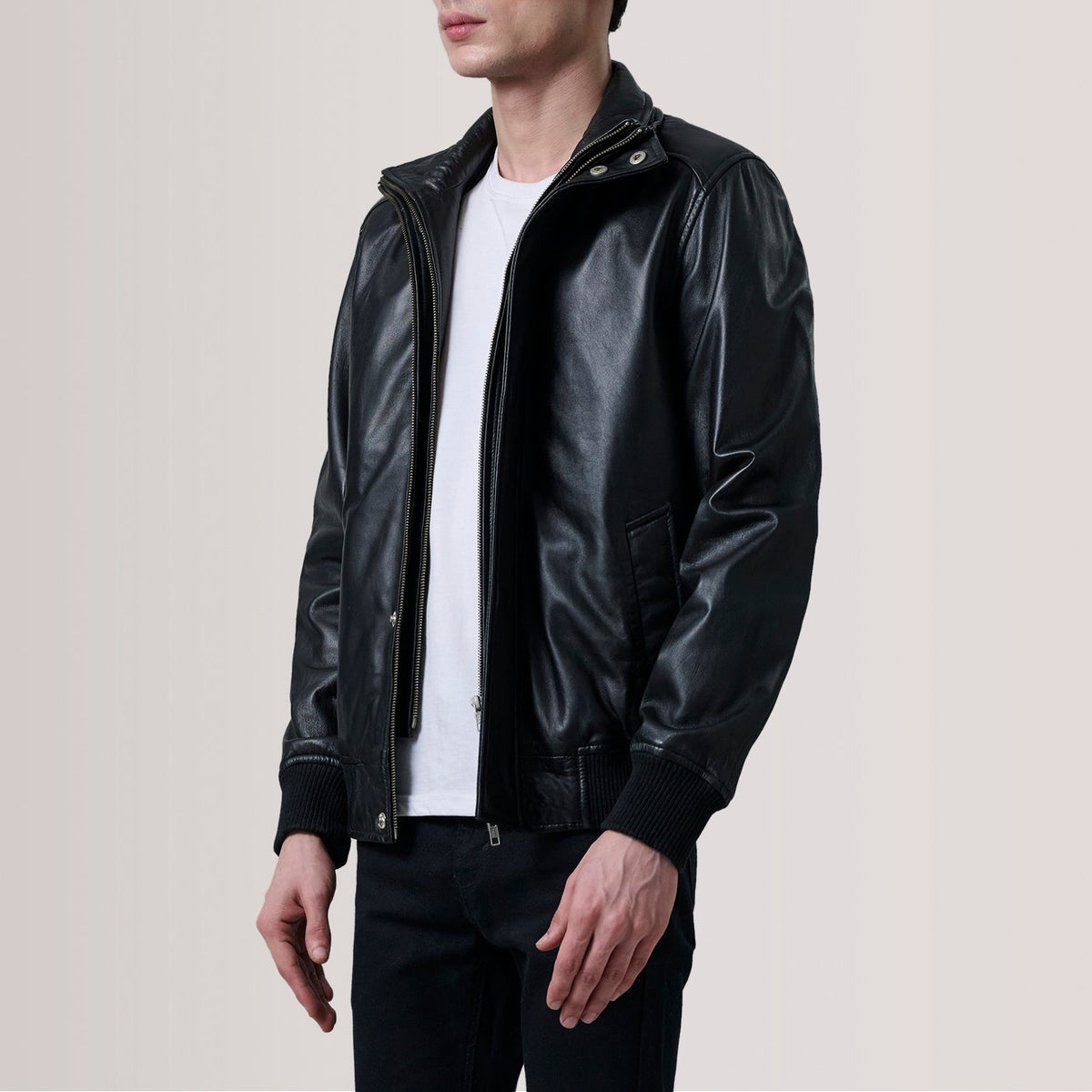 Lester 브라운 Suede 가죽 봄버 자켓 남성용 For Men - Lateral Side Profile View Showing Sleeve Cut &amp; Athletic Taper Fit