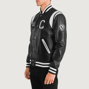 
Liberte California 블랙 Leather Varsity 가죽 자켓 남성용 - 어깨 라인과 깔끔한 밑단이 돋보이는 뒷면 뷰