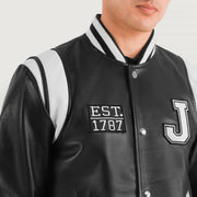 Close-Up Detail of Varsity &amp; Snap Button Hardware on Liberte New Jersey 블랙 Leather Varsity 가죽 자켓 남성용