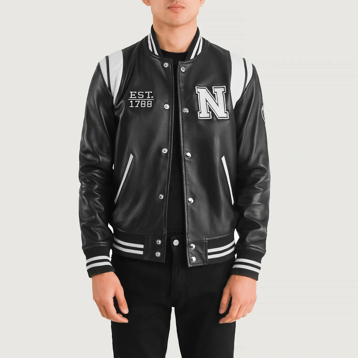 
Liberte New York 블랙 Leather Varsity 가죽 자켓 남성용 in Black & White Sheepskin Leather - 정면 스타일 및 테일러드 실루엣 | 공식 온라인 스토어 구매